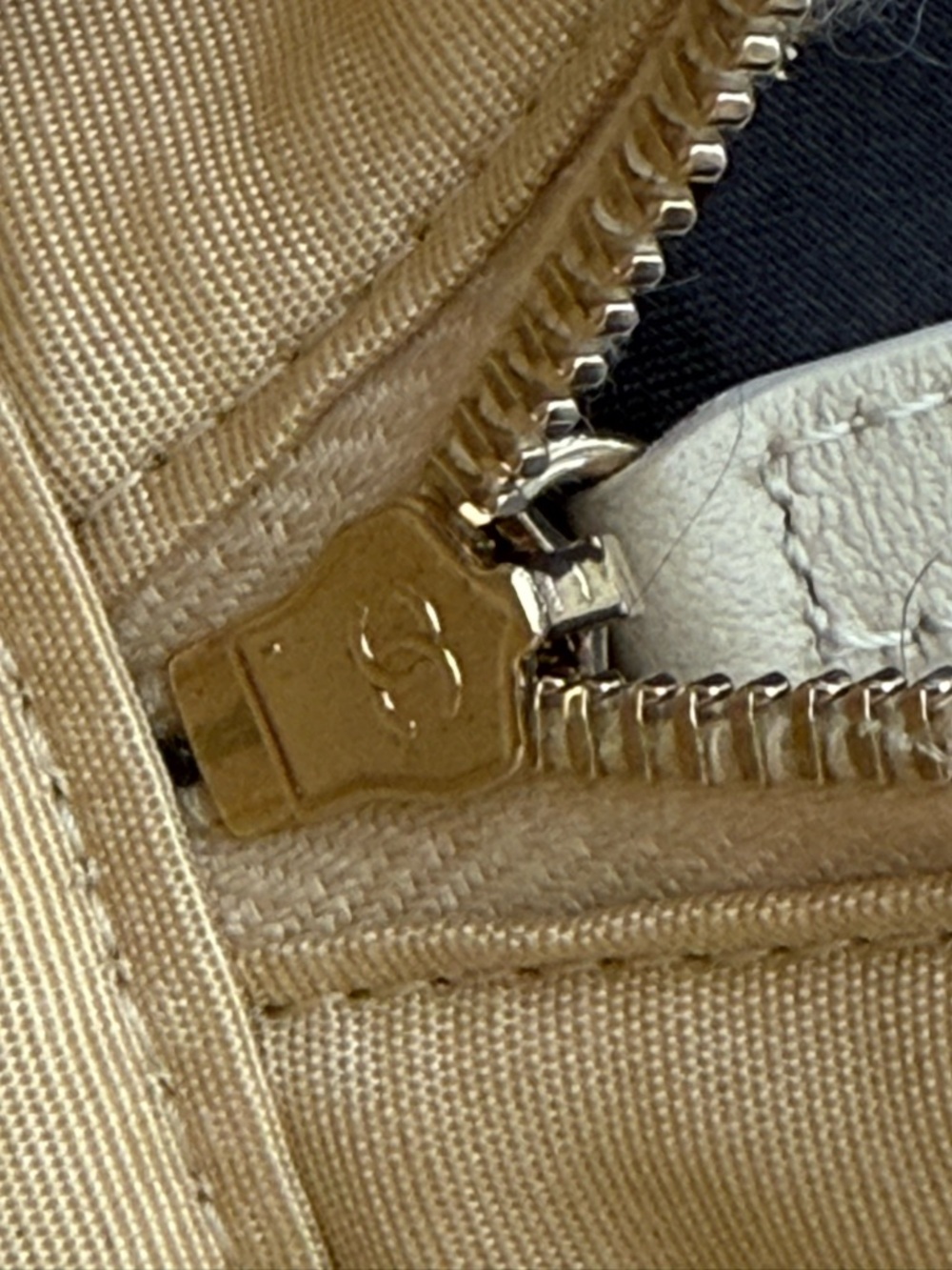 Chanel Round Purse Quilted Tweed with Shearling - Picture 7 of 11